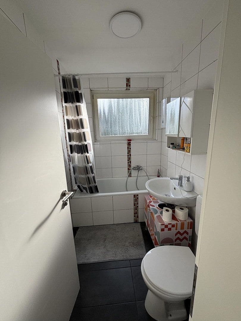 Prenájom bytu 3-izbový 82 m², Paracelsusstraße 7, Bonn, Severné Porýnie - Westfálsko Prenájom bytu 3-izbový 82 m², Paracelsusstraße 7, Bonn, Severné Porýnie - Westfálsko