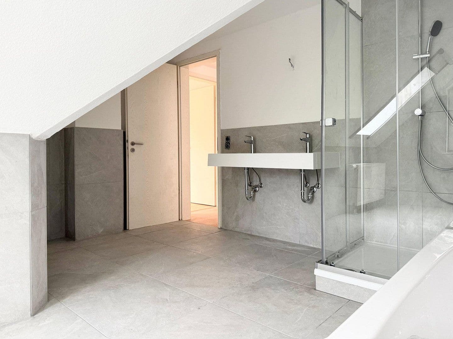 Prenájom bytu 4-izbový 91 m², Wernsdorfer Straße 7, Berlin Schmöckwitz, Berlín Prenájom bytu 4-izbový 91 m², Wernsdorfer Straße 7, Berlin Schmöckwitz, Berlín