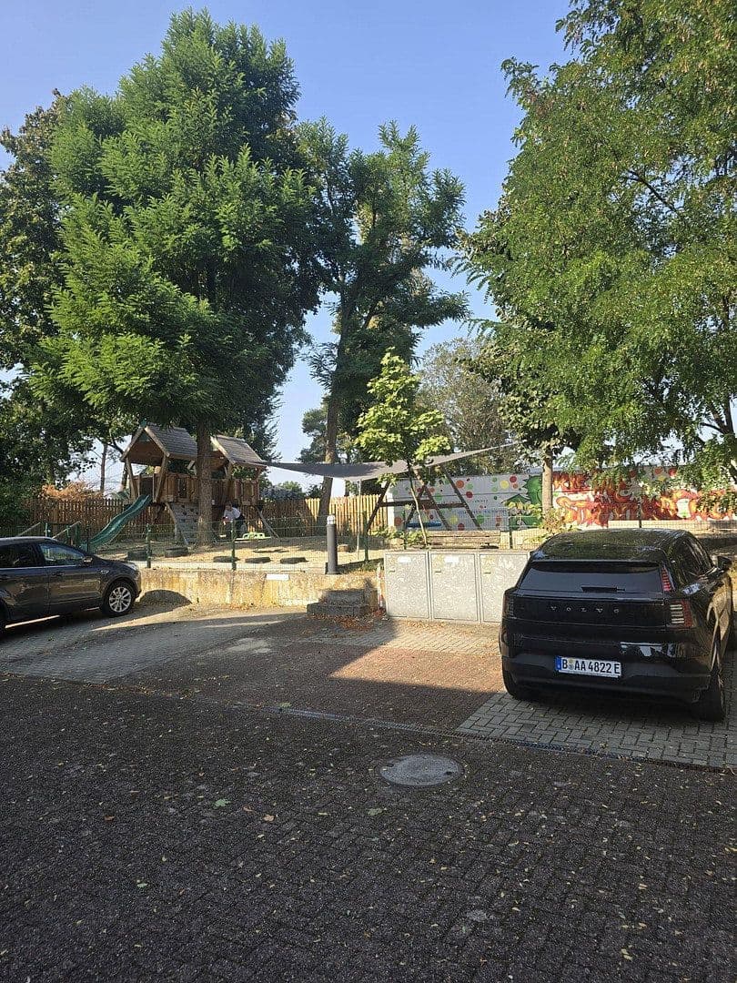 Prenájom bytu 4-izbový 91 m², Wernsdorfer Straße 7, Berlin Schmöckwitz, Berlín Prenájom bytu 4-izbový 91 m², Wernsdorfer Straße 7, Berlin Schmöckwitz, Berlín