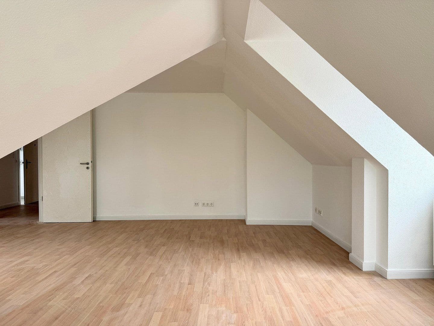 Prenájom bytu 4-izbový 91 m², Wernsdorfer Straße 7, Berlin Schmöckwitz, Berlín Prenájom bytu 4-izbový 91 m², Wernsdorfer Straße 7, Berlin Schmöckwitz, Berlín
