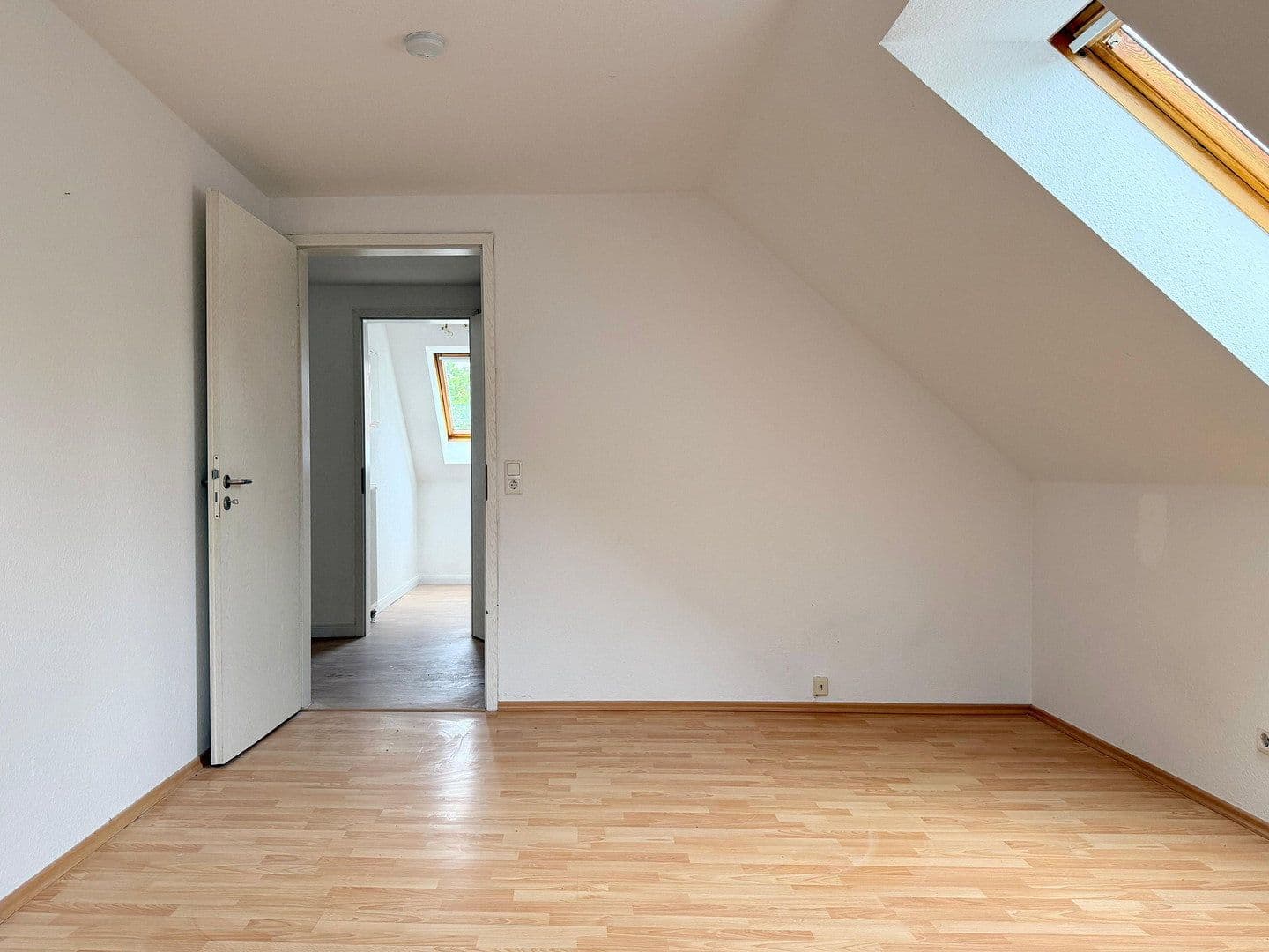 Prenájom bytu 4-izbový 91 m², Wernsdorfer Straße 7, Berlin Schmöckwitz, Berlín Prenájom bytu 4-izbový 91 m², Wernsdorfer Straße 7, Berlin Schmöckwitz, Berlín