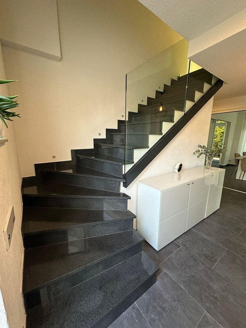 Predaj domu 154 m², pozemek 450 m², Nürtingen, Bádensko-Wurttembersko Predaj domu 154 m², pozemek 450 m², Nürtingen, Bádensko-Wurttembersko