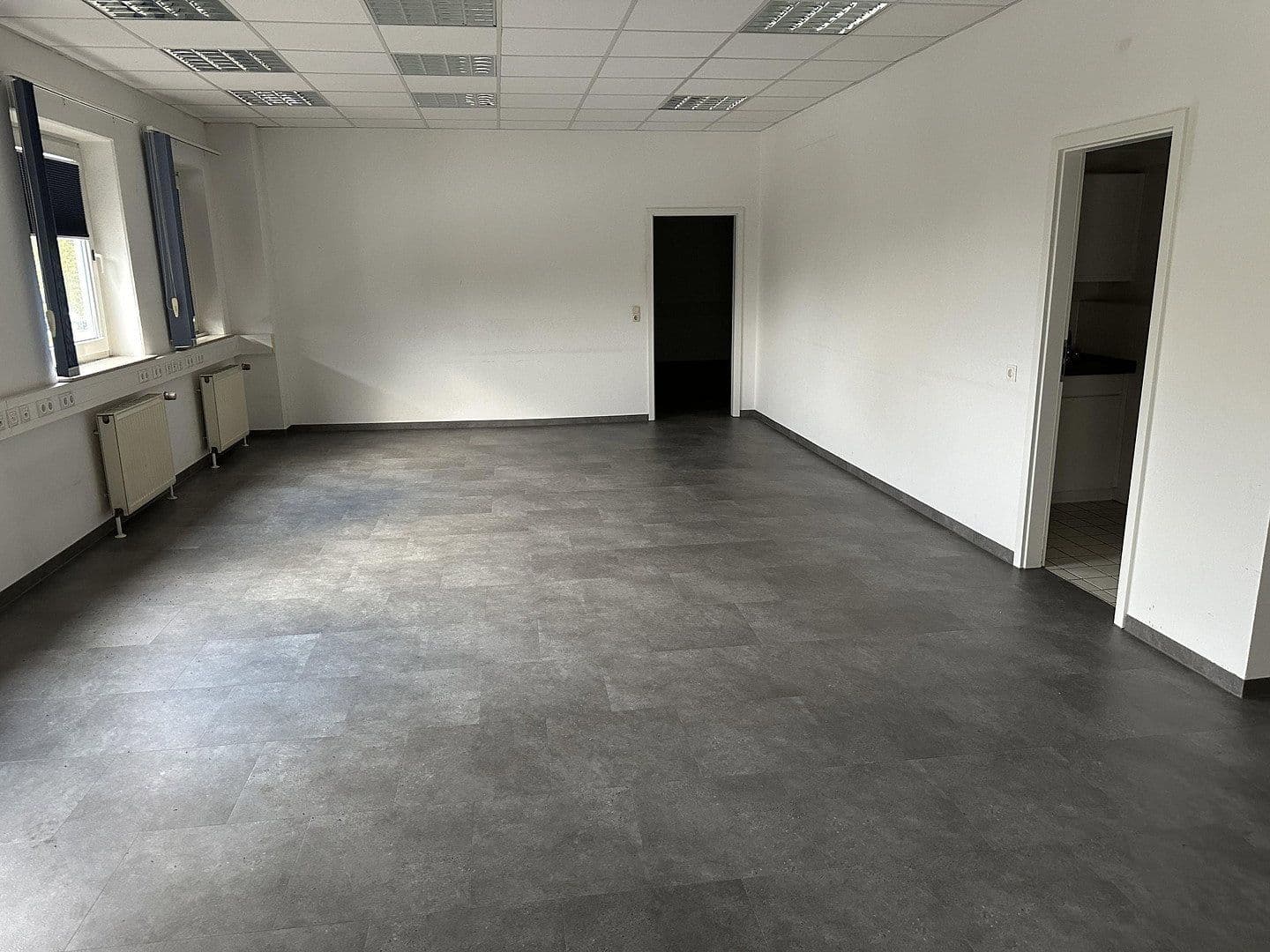 Prenájom nebytového priestoru 2.100 m², Bayreuth, Bavorsko Prenájom nebytového priestoru 2.100 m², Bayreuth, Bavorsko