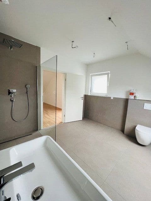 Prenájom domu 182 m², pozemek 334 m², Schwester Anna Straße 4b, Rümmelsheim, Porýnie-Falcko Prenájom domu 182 m², pozemek 334 m², Schwester Anna Straße 4b, Rümmelsheim, Porýnie-Falcko