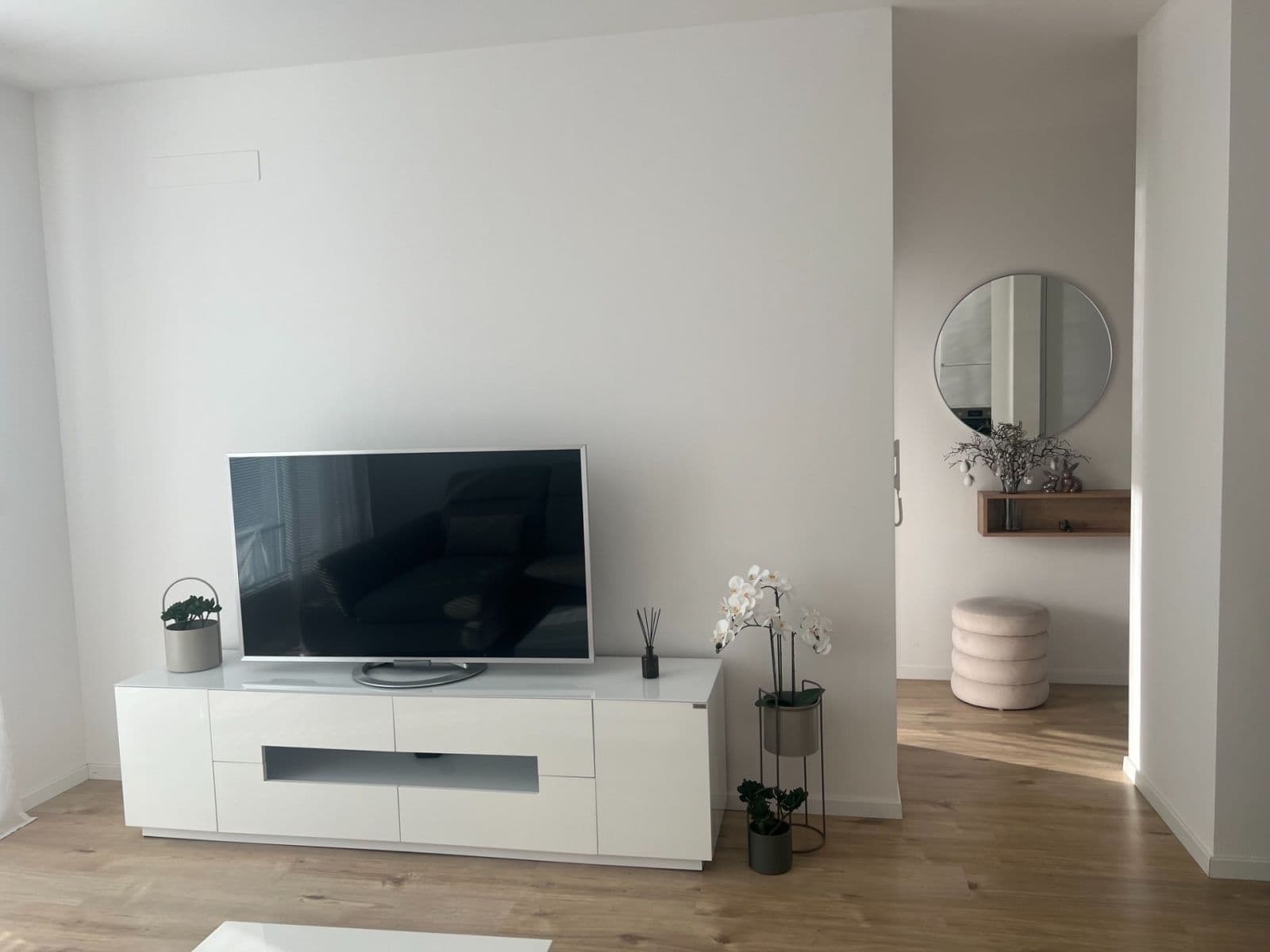 Prenájom bytu 2-izbový 57 m², Fialová, Petržalka, Bratislavský kraj Prenájom bytu 2-izbový 57 m², Fialová, Petržalka, Bratislavský kraj