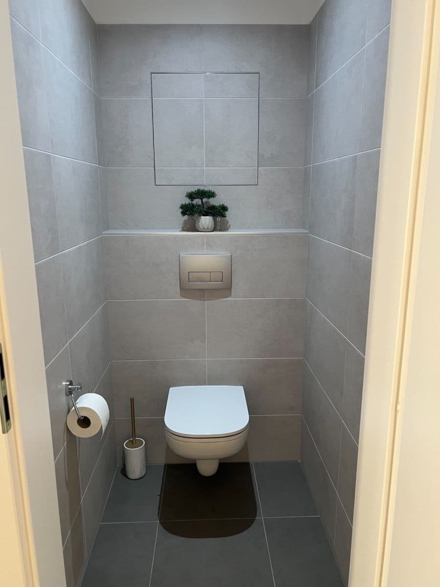 Prenájom bytu 2-izbový 57 m², Fialová, Petržalka, Bratislavský kraj Prenájom bytu 2-izbový 57 m², Fialová, Petržalka, Bratislavský kraj