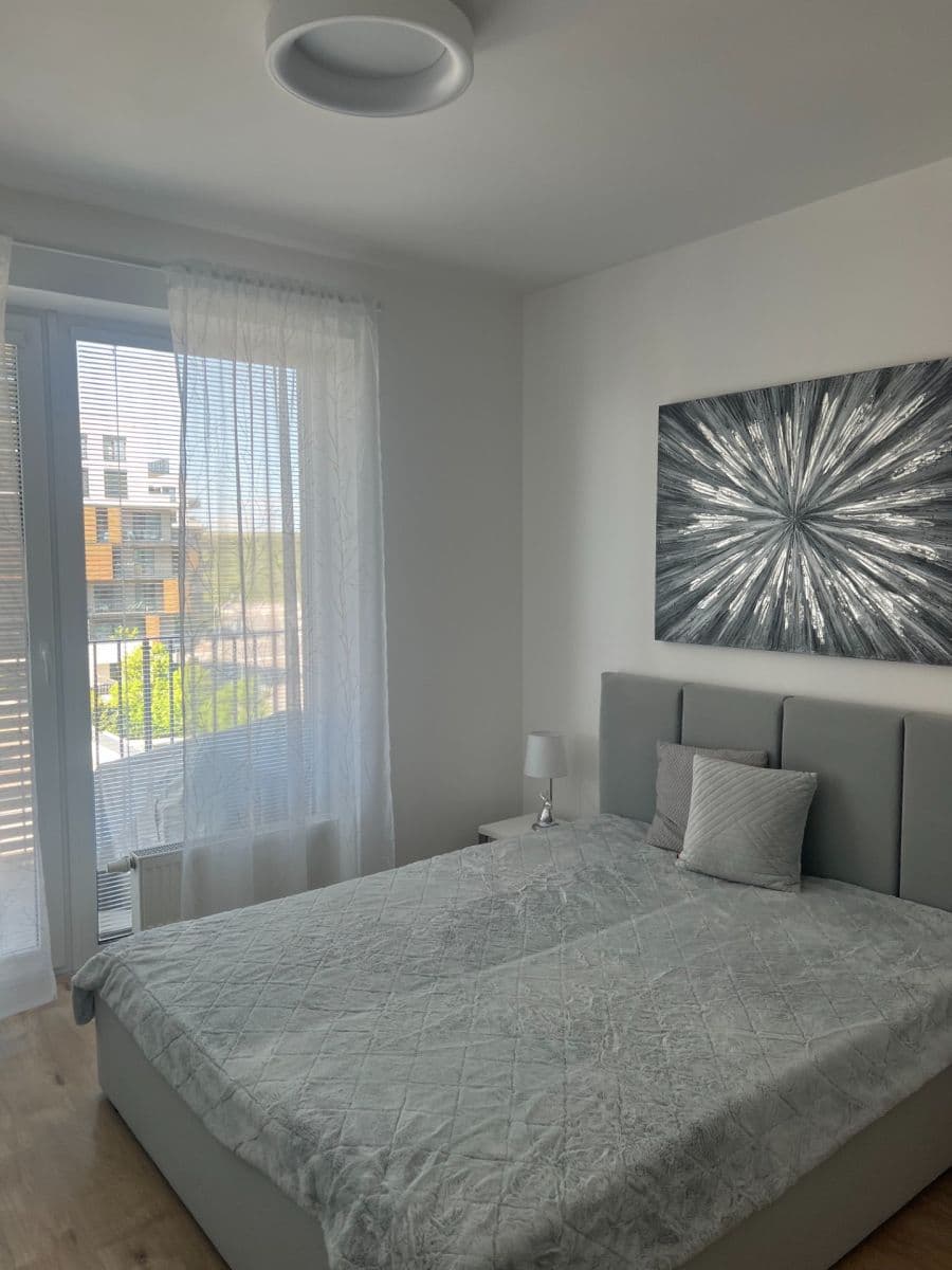 Prenájom bytu 2-izbový 57 m², Fialová, Petržalka, Bratislavský kraj Prenájom bytu 2-izbový 57 m², Fialová, Petržalka, Bratislavský kraj