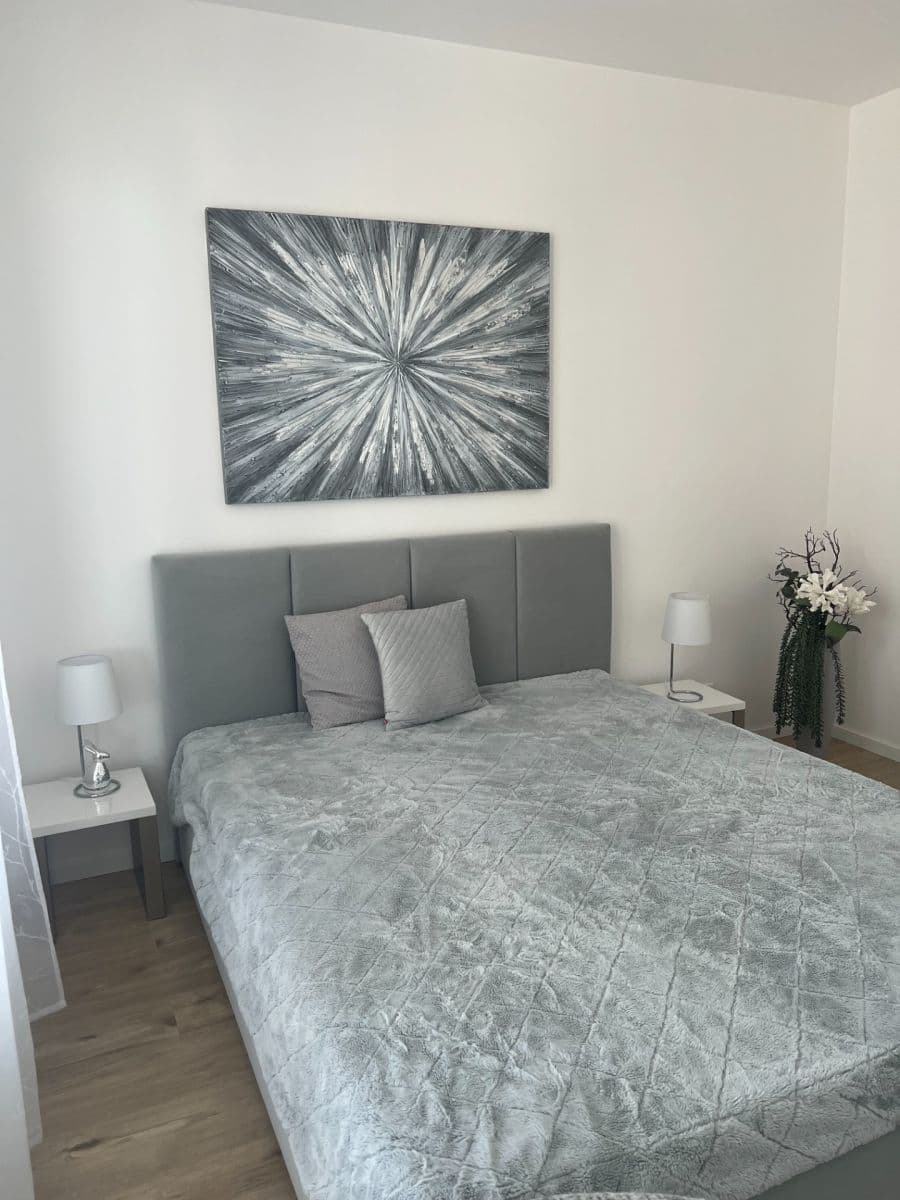 Prenájom bytu 2-izbový 57 m², Fialová, Petržalka, Bratislavský kraj Prenájom bytu 2-izbový 57 m², Fialová, Petržalka, Bratislavský kraj