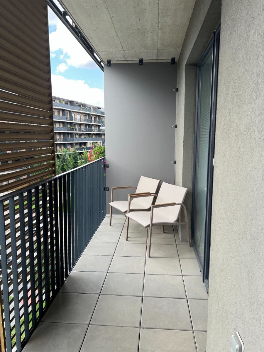 Prenájom bytu 2-izbový 57 m², Fialová, Petržalka, Bratislavský kraj Prenájom bytu 2-izbový 57 m², Fialová, Petržalka, Bratislavský kraj