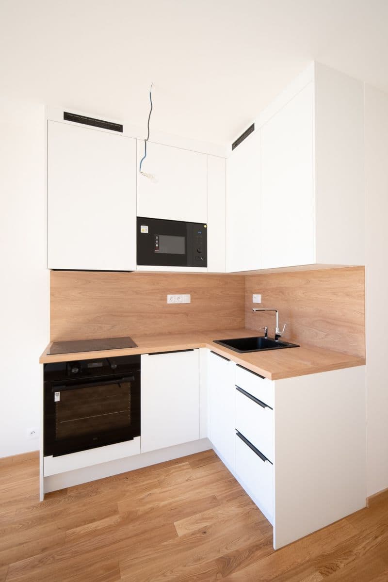 Prenájom bytu 1-izbový 30 m², Komárkova, Praha, Praha Prenájom bytu 1-izbový 30 m², Komárkova, Praha, Praha