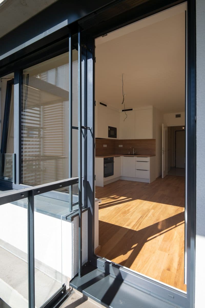 Prenájom bytu 1-izbový 30 m², Komárkova, Praha, Praha Prenájom bytu 1-izbový 30 m², Komárkova, Praha, Praha