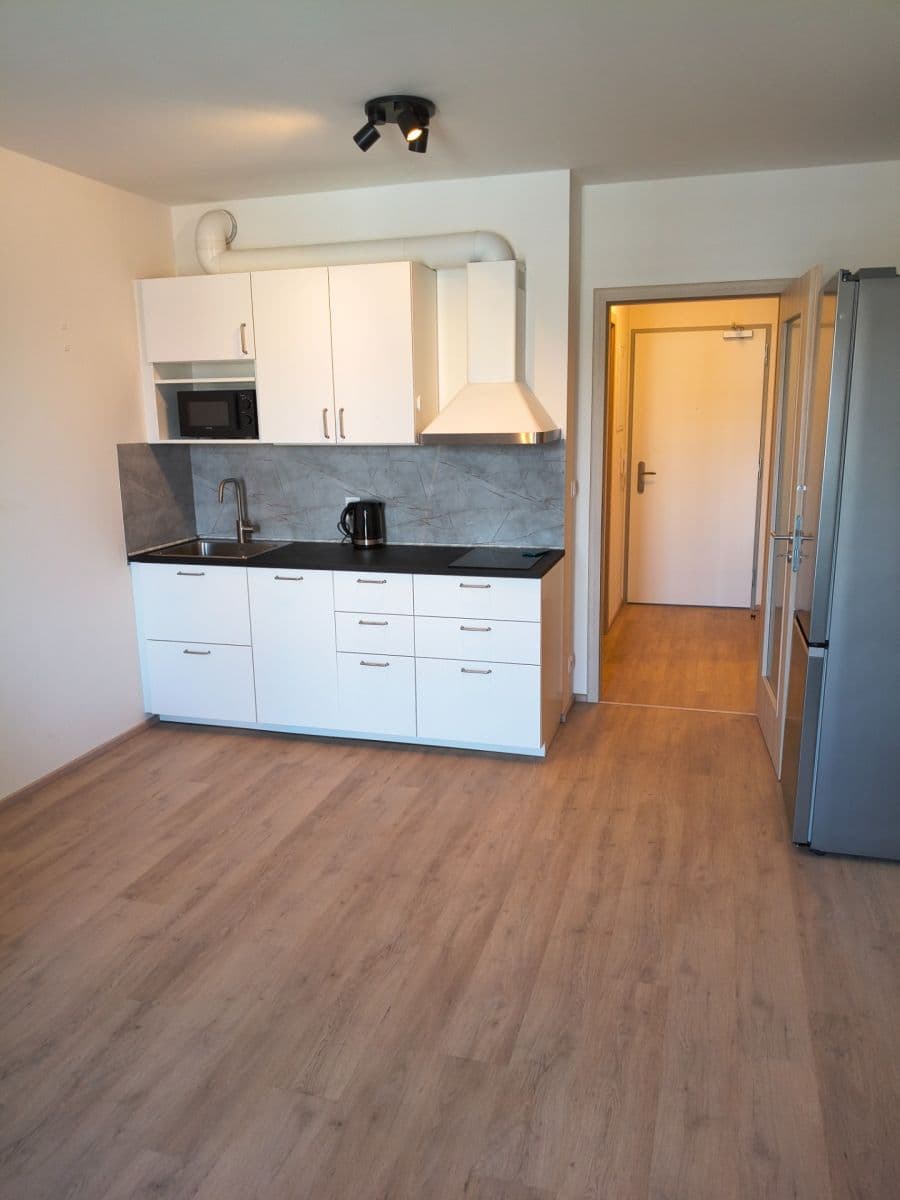 Prenájom bytu 1-izbový 35 m², Bukačova, Praha, Praha Prenájom bytu 1-izbový 35 m², Bukačova, Praha, Praha