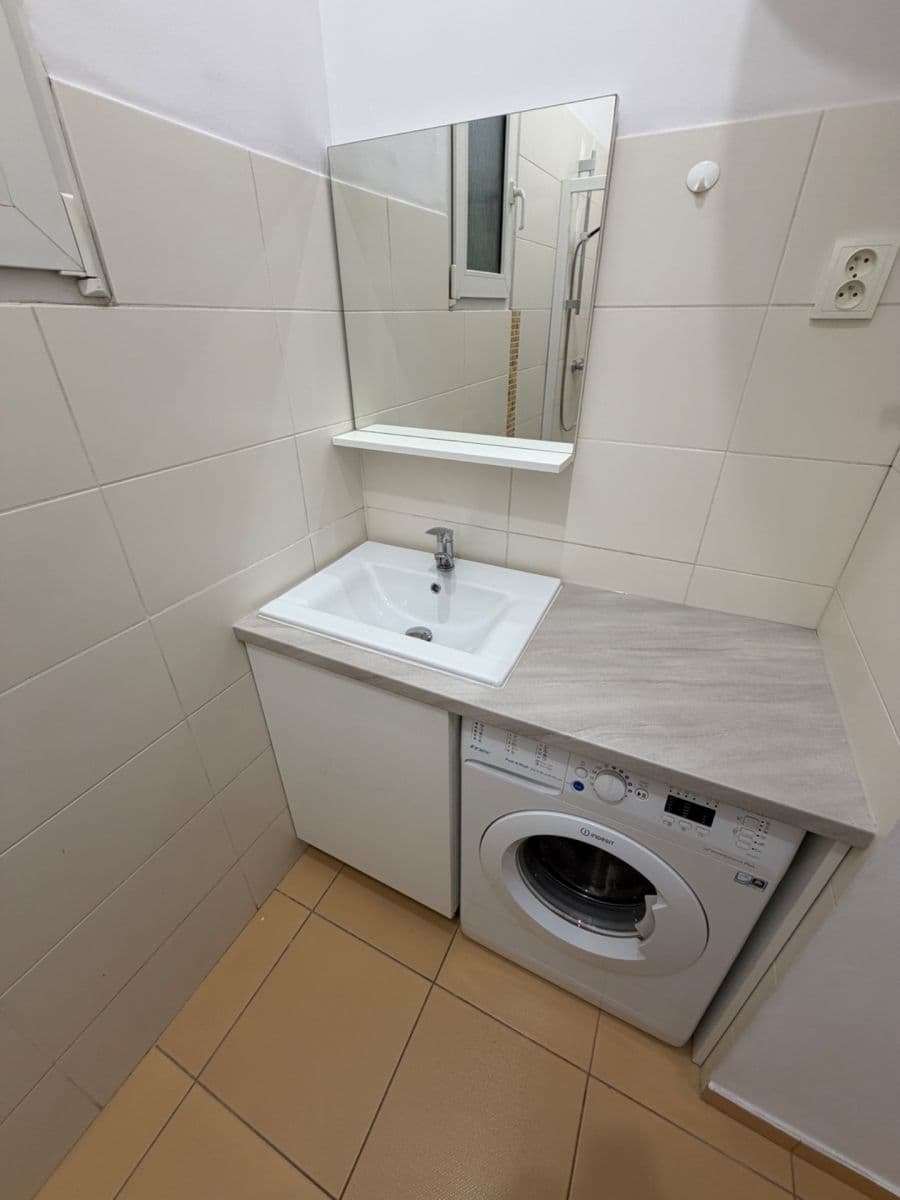 Prenájom bytu 1-izbový 45 m², Dukelských hrdinů, Praha, Praha Prenájom bytu 1-izbový 45 m², Dukelských hrdinů, Praha, Praha