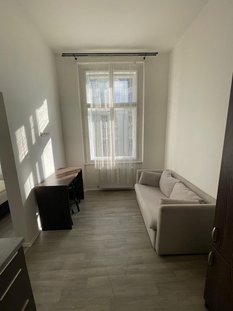 Prenájom bytu 2-izbový 29 m², Sokolská, Praha, Praha Prenájom bytu 2-izbový 29 m², Sokolská, Praha, Praha