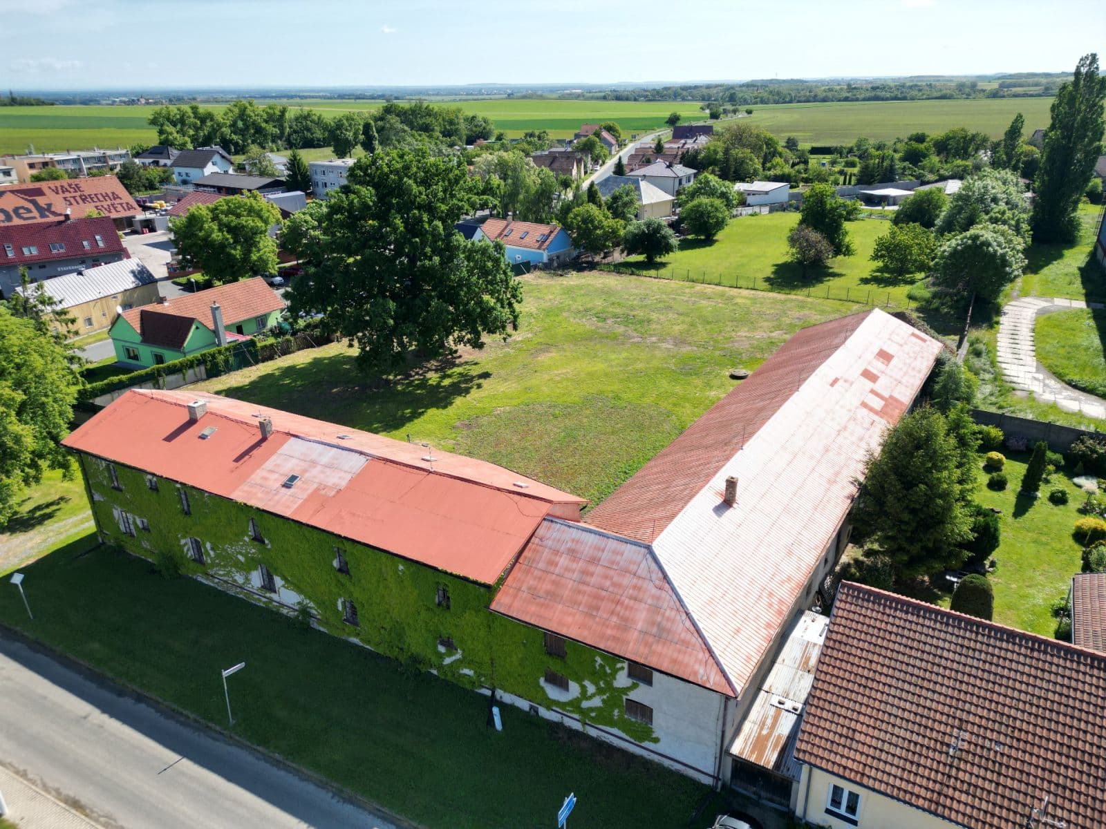 Predaj pozemku 4.945 m², Chrášťany, Středočeský kraj Predaj pozemku 4.945 m², Chrášťany, Středočeský kraj