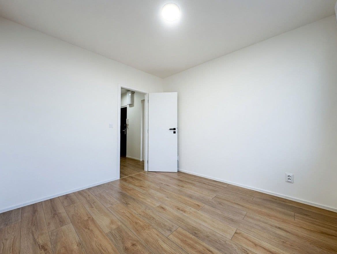 Predaj bytu 3-izbový 54 m², K Šafránce, Praha, Praha Predaj bytu 3-izbový 54 m², K Šafránce, Praha, Praha