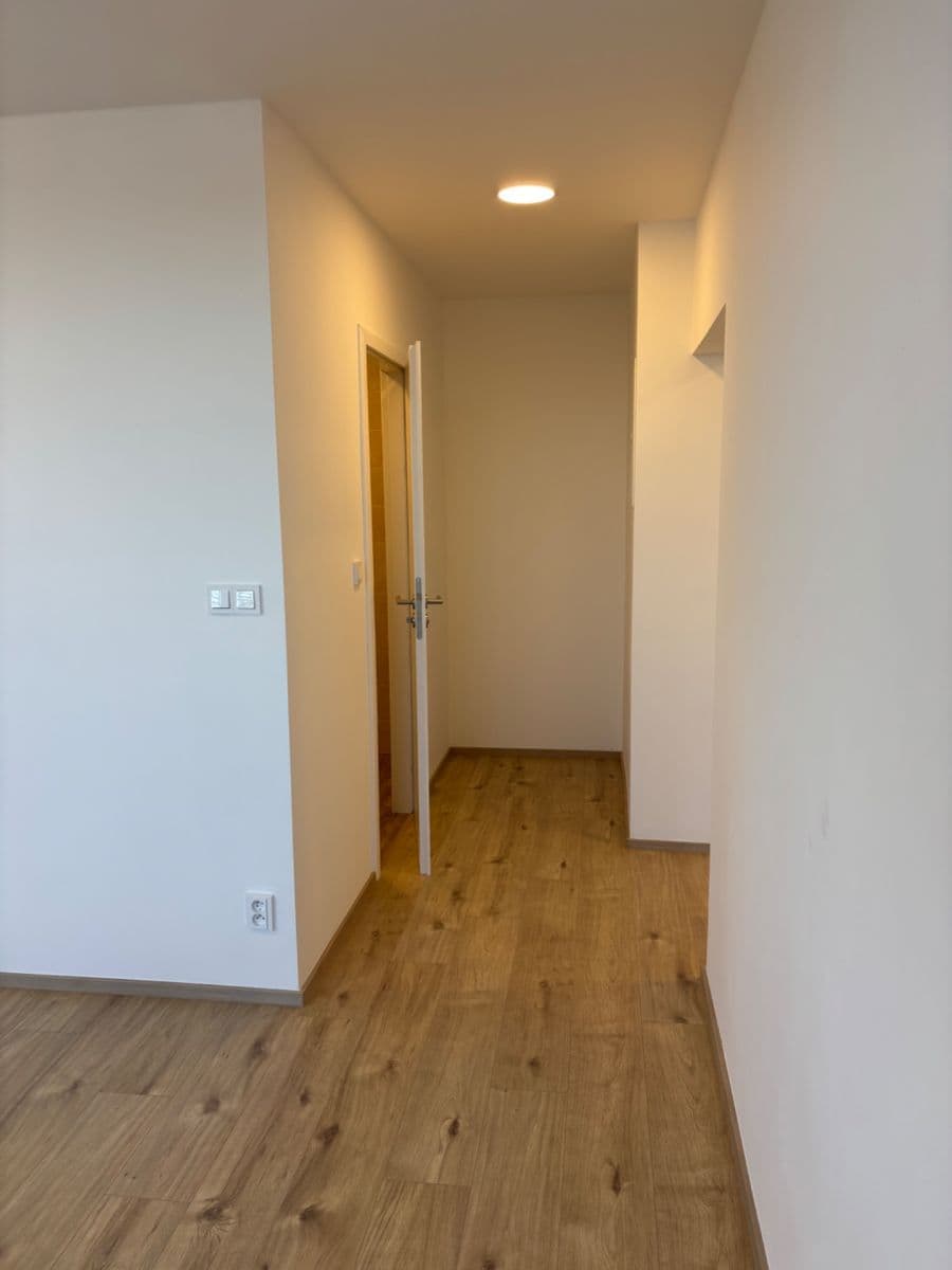 Prenájom bytu 3-izbový 61 m², Rákosníkova, Neveklov, Středočeský kraj Prenájom bytu 3-izbový 61 m², Rákosníkova, Neveklov, Středočeský kraj