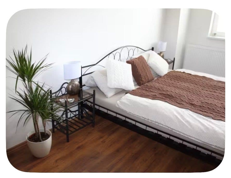 Prenájom bytu 1-izbový 40 m², Orlická, Praha, Praha Prenájom bytu 1-izbový 40 m², Orlická, Praha, Praha