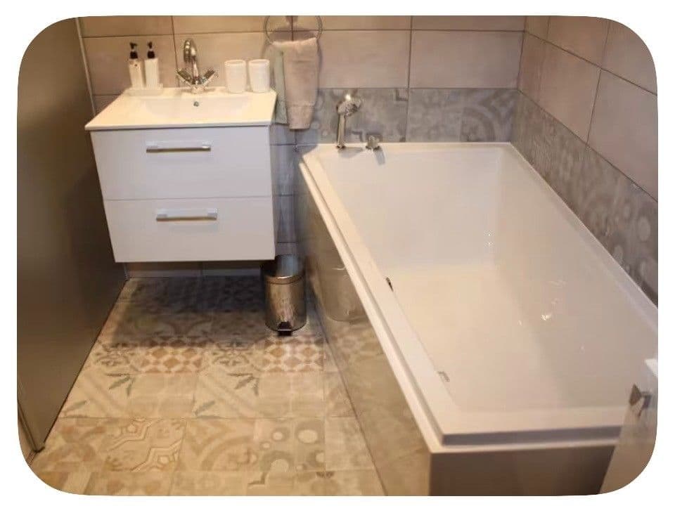Prenájom bytu 1-izbový 40 m², Orlická, Praha, Praha Prenájom bytu 1-izbový 40 m², Orlická, Praha, Praha