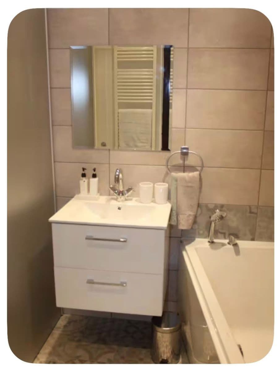 Prenájom bytu 1-izbový 40 m², Orlická, Praha, Praha Prenájom bytu 1-izbový 40 m², Orlická, Praha, Praha