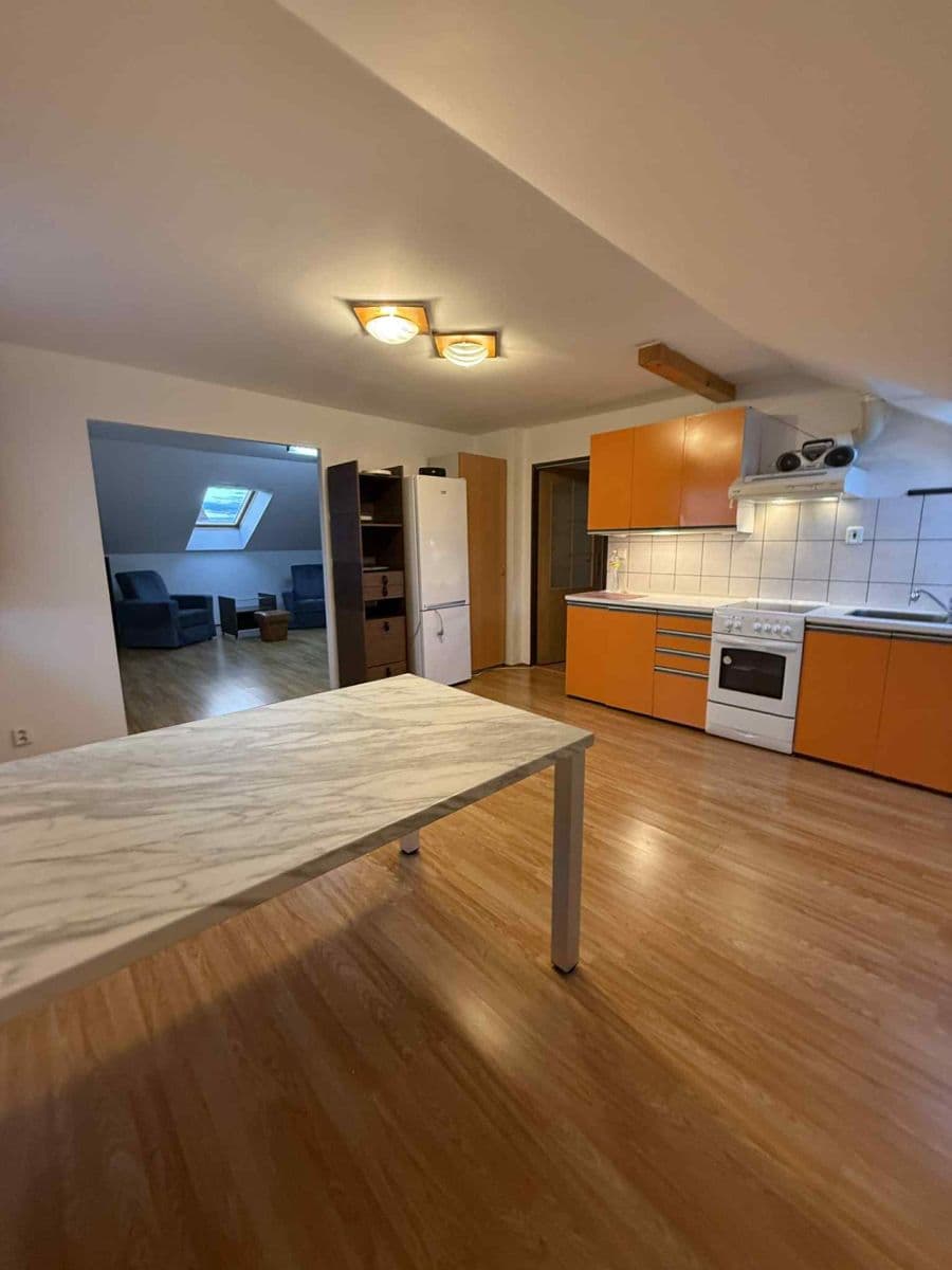 Prenájom bytu 3-izbový 110 m², Za Dráhou, Bystřice pod Hostýnem, Zlínský kraj Prenájom bytu 3-izbový 110 m², Za Dráhou, Bystřice pod Hostýnem, Zlínský kraj