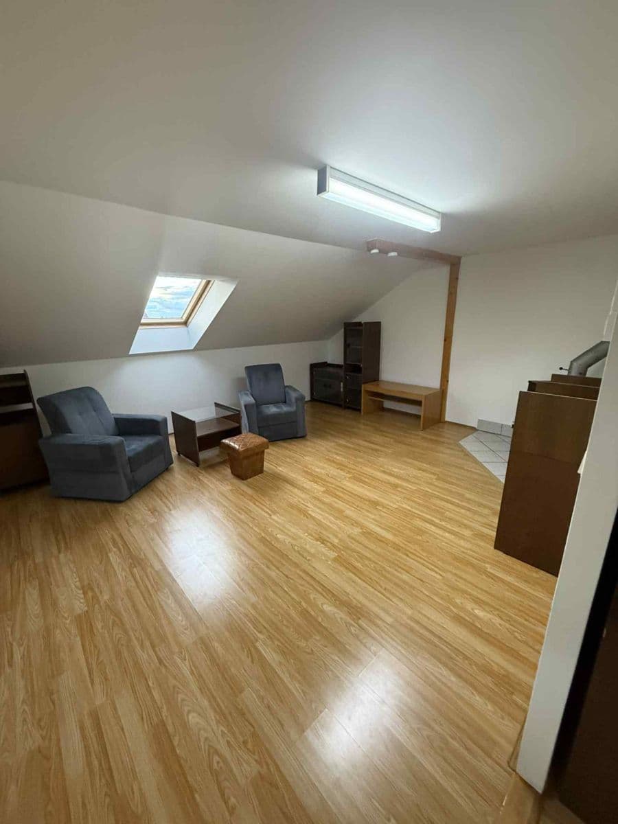 Prenájom bytu 3-izbový 110 m², Za Dráhou, Bystřice pod Hostýnem, Zlínský kraj Prenájom bytu 3-izbový 110 m², Za Dráhou, Bystřice pod Hostýnem, Zlínský kraj