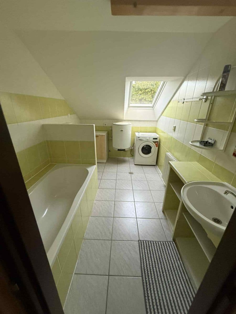 Prenájom bytu 3-izbový 110 m², Za Dráhou, Bystřice pod Hostýnem, Zlínský kraj Prenájom bytu 3-izbový 110 m², Za Dráhou, Bystřice pod Hostýnem, Zlínský kraj