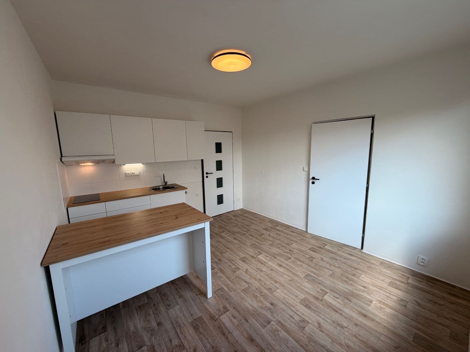 Prenájom bytu 1-izbový 34 m², Železná, Ústí nad Labem, Ústecký kraj Prenájom bytu 1-izbový 34 m², Železná, Ústí nad Labem, Ústecký kraj