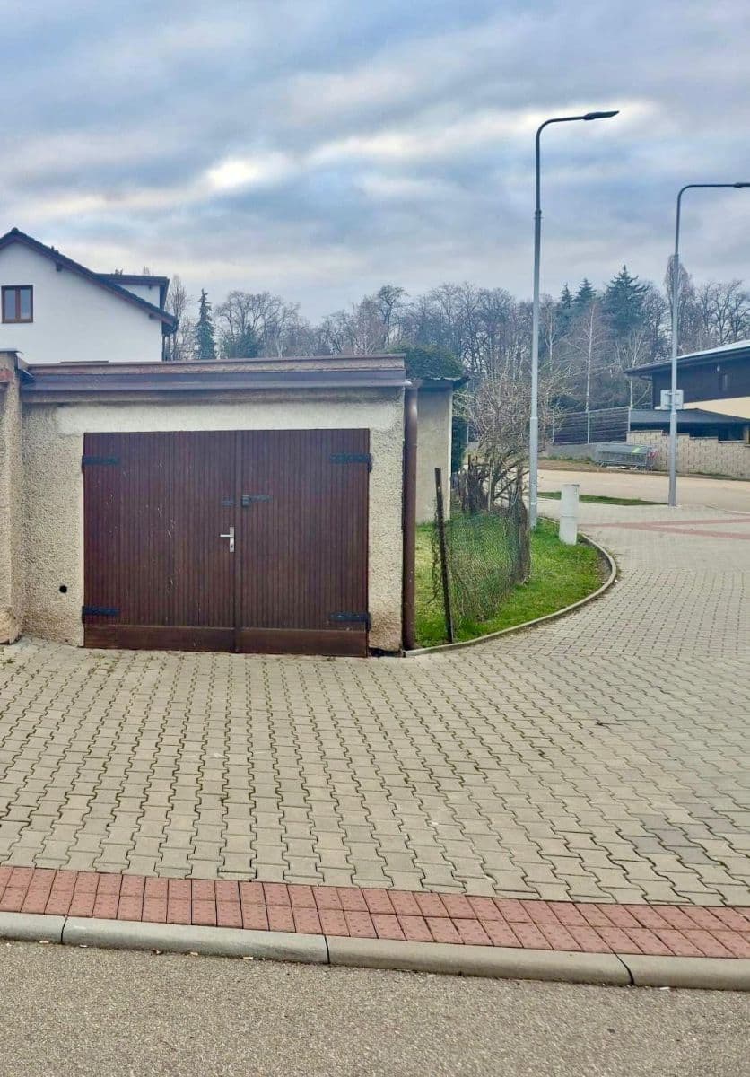 Predaj garáže 20 m², K Pazderně, Benešov, Středočeský kraj Predaj garáže 20 m², K Pazderně, Benešov, Středočeský kraj