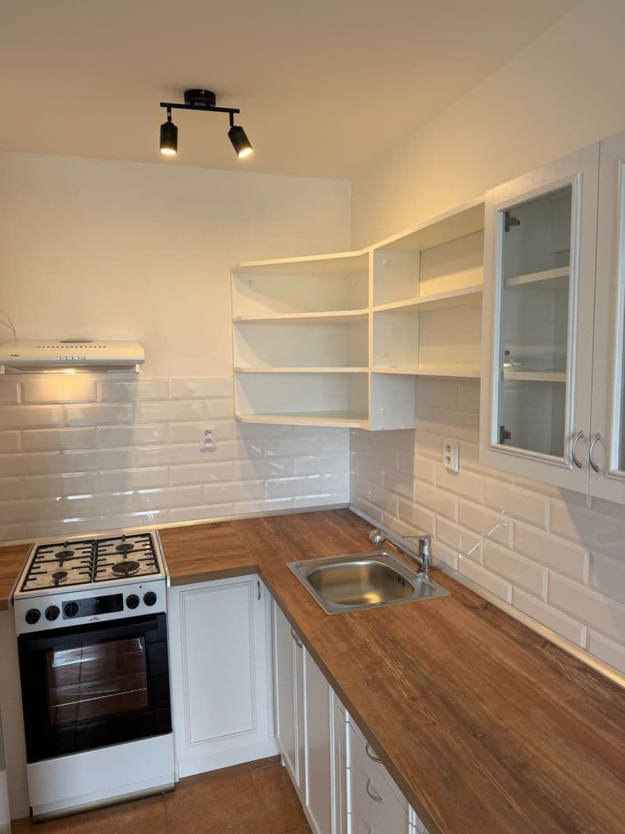 Prenájom bytu 2-izbový 44 m², Prosecká, Praha, Praha Prenájom bytu 2-izbový 44 m², Prosecká, Praha, Praha