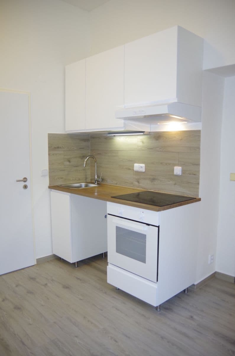 Prenájom bytu 1-izbový 35 m², Husitská, Praha, Praha Prenájom bytu 1-izbový 35 m², Husitská, Praha, Praha