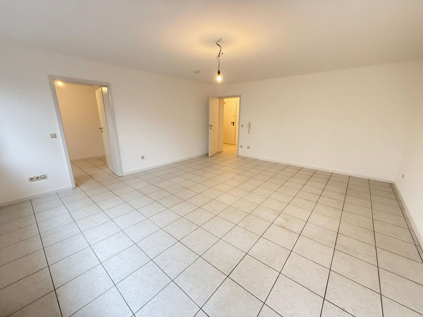 Prenájom bytu 1-izbový 44 m², Rastatt, Bádensko-Wurttembersko Prenájom bytu 1-izbový 44 m², Rastatt, Bádensko-Wurttembersko