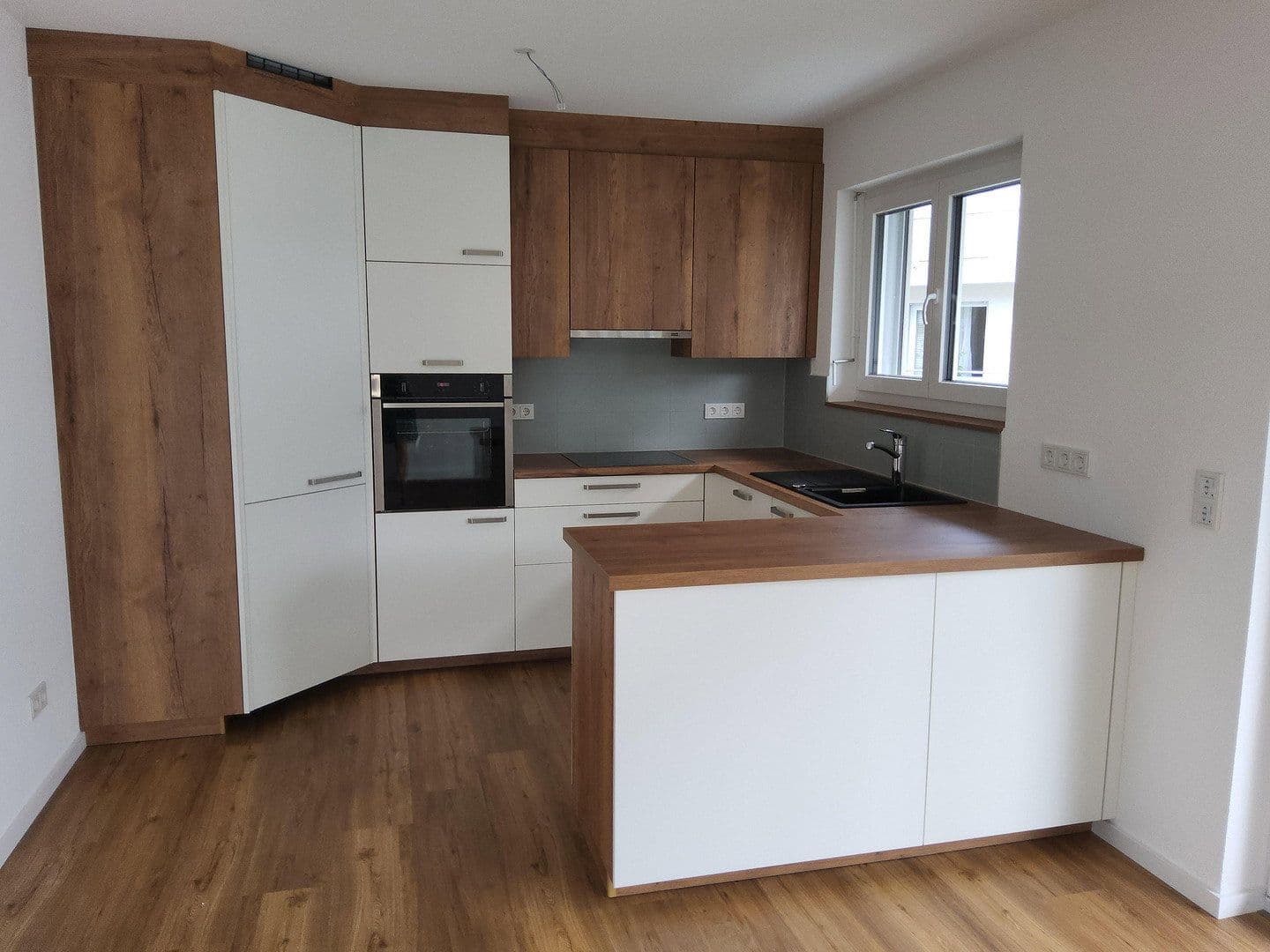 Prenájom bytu 3-izbový 106 m², Kandern, Bádensko-Wurttembersko Prenájom bytu 3-izbový 106 m², Kandern, Bádensko-Wurttembersko