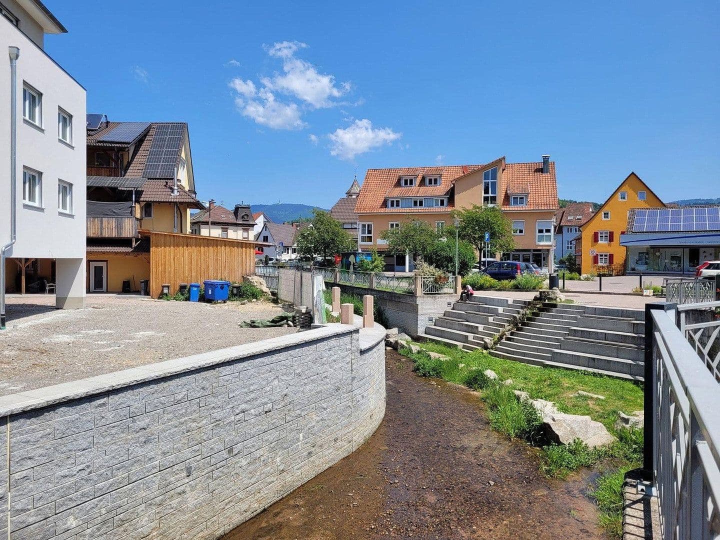 Prenájom bytu 3-izbový 106 m², Kandern, Bádensko-Wurttembersko Prenájom bytu 3-izbový 106 m², Kandern, Bádensko-Wurttembersko