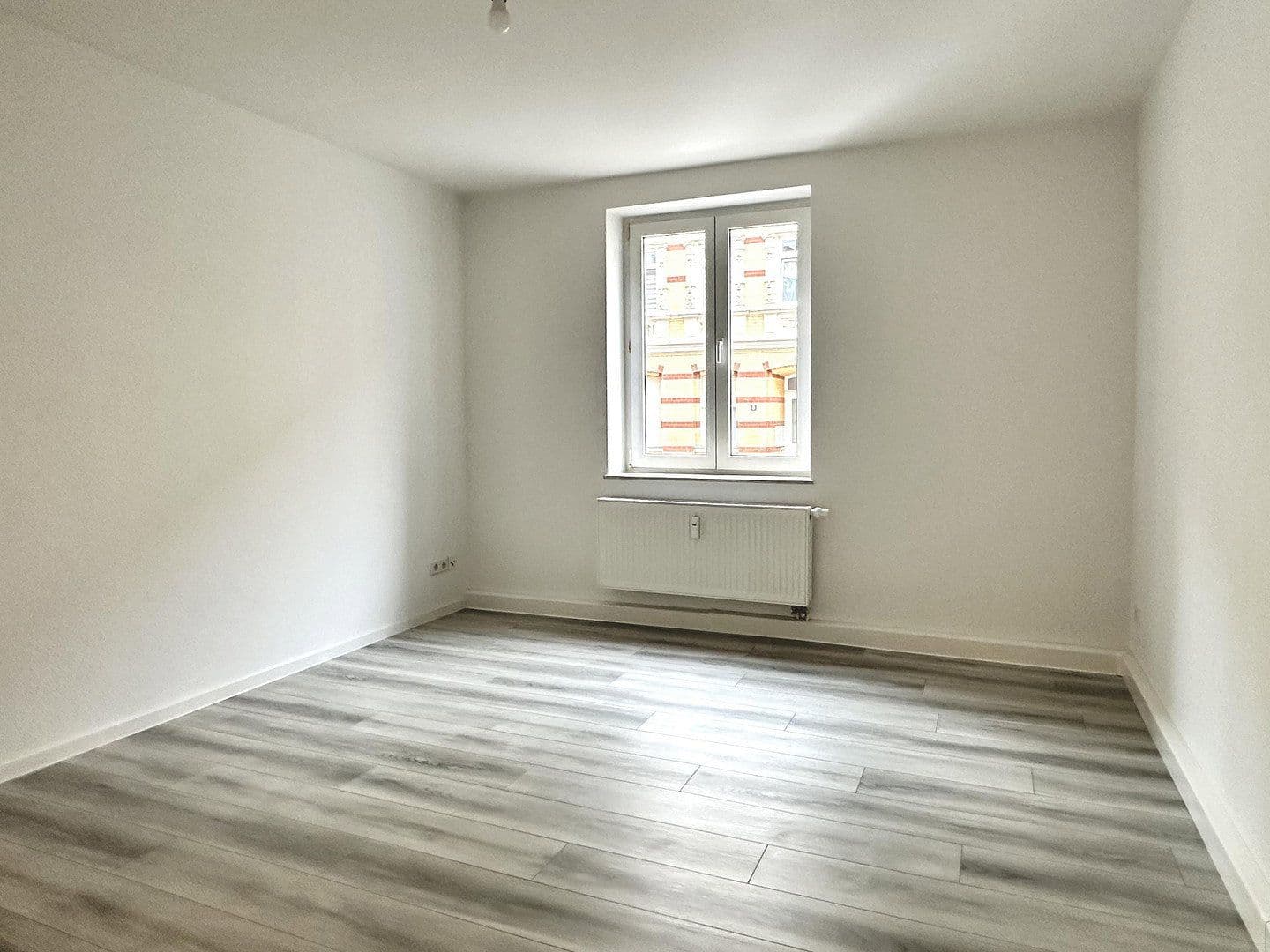 Prenájom bytu 3-izbový 71 m², Tschirchstraße 7, Gera, Durínsko Prenájom bytu 3-izbový 71 m², Tschirchstraße 7, Gera, Durínsko