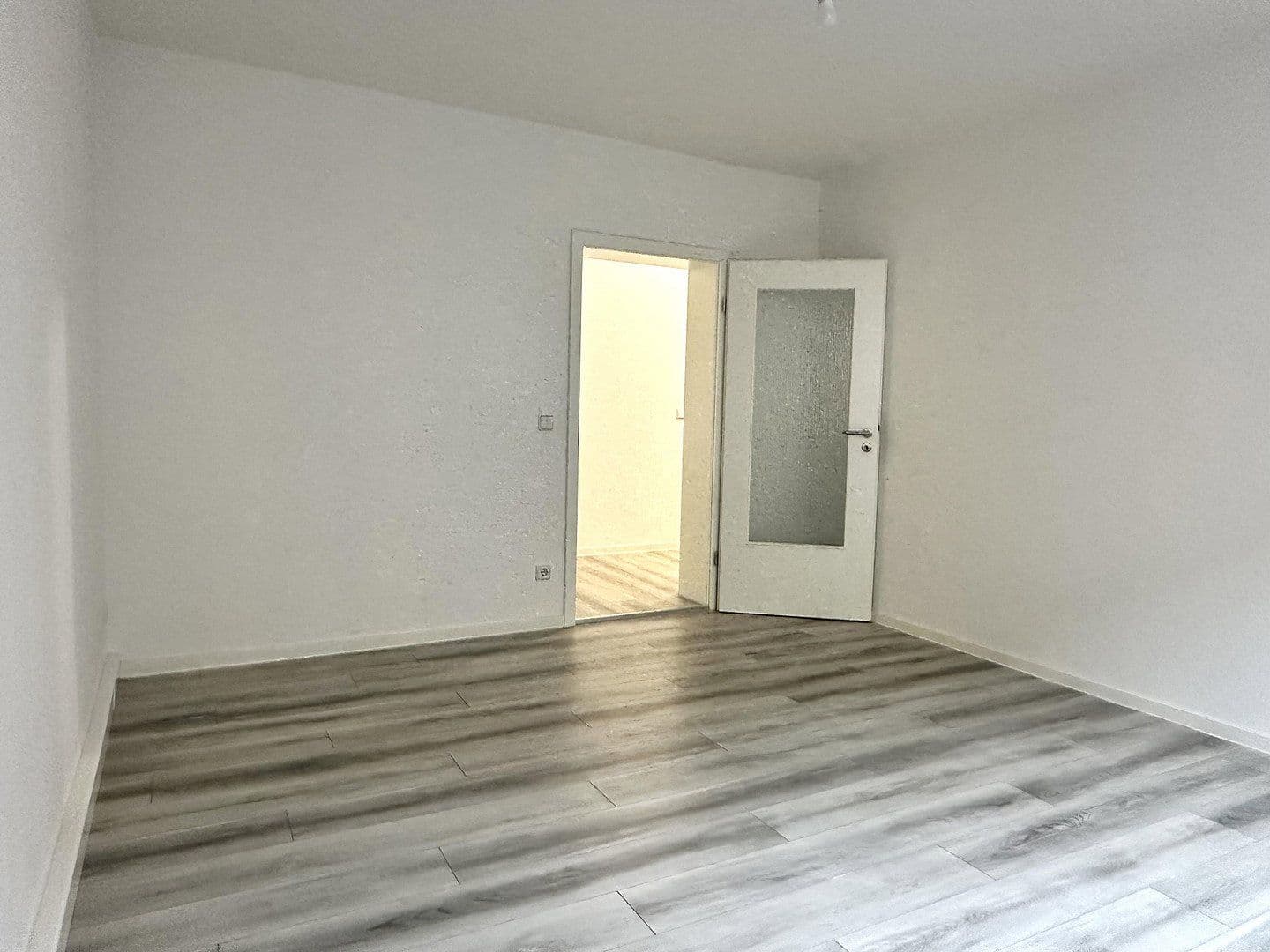 Prenájom bytu 3-izbový 71 m², Tschirchstraße 7, Gera, Durínsko Prenájom bytu 3-izbový 71 m², Tschirchstraße 7, Gera, Durínsko