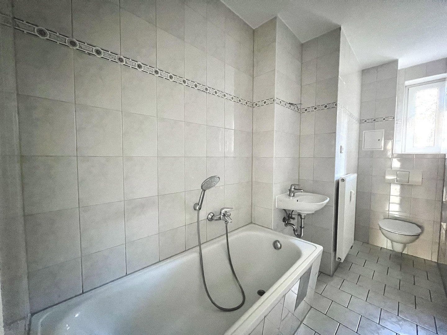 Prenájom bytu 3-izbový 71 m², Tschirchstraße 7, Gera, Durínsko Prenájom bytu 3-izbový 71 m², Tschirchstraße 7, Gera, Durínsko
