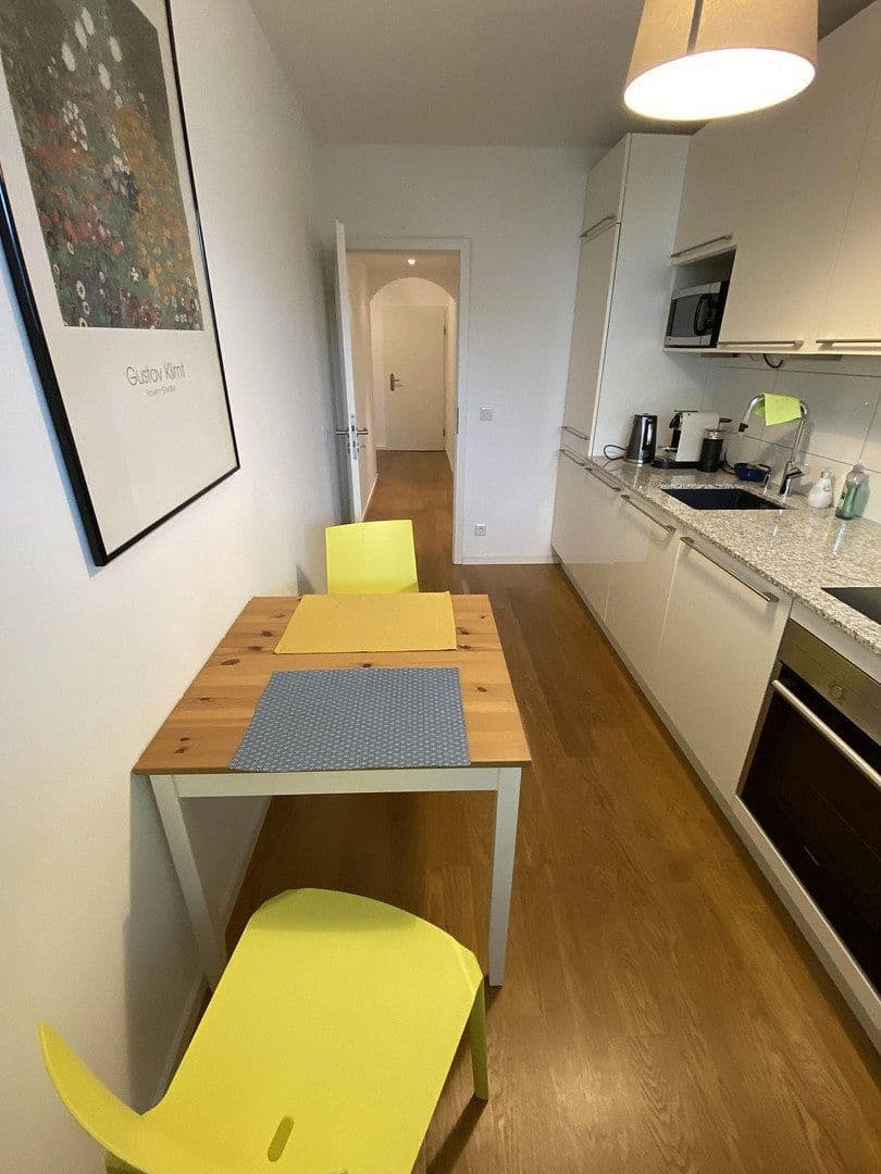 Prenájom bytu 2-izbový 90 m², Bernhardstr. 147, Köln, Severné Porýnie - Westfálsko Prenájom bytu 2-izbový 90 m², Bernhardstr. 147, Köln, Severné Porýnie - Westfálsko
