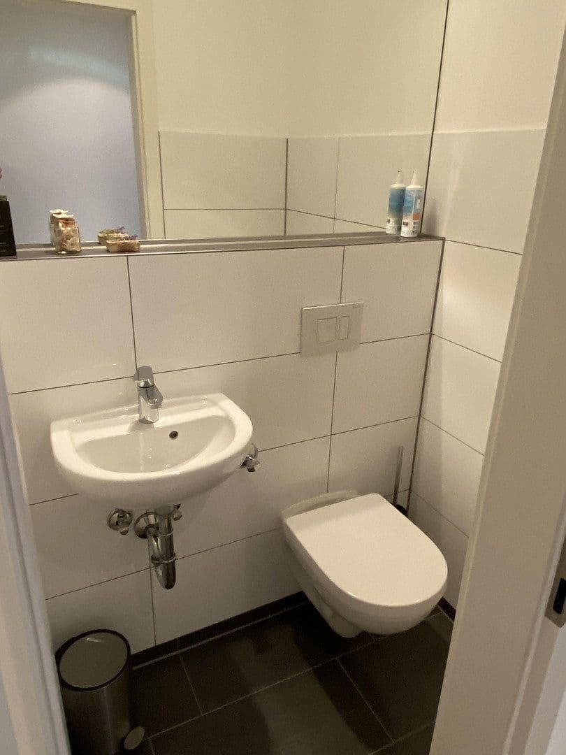 Prenájom bytu 2-izbový 90 m², Bernhardstr. 147, Köln, Severné Porýnie - Westfálsko Prenájom bytu 2-izbový 90 m², Bernhardstr. 147, Köln, Severné Porýnie - Westfálsko