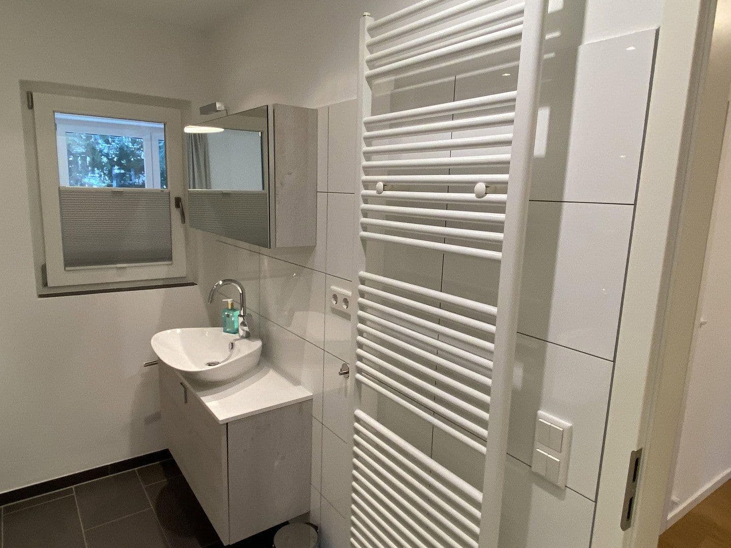 Prenájom bytu 2-izbový 90 m², Bernhardstr. 147, Köln, Severné Porýnie - Westfálsko Prenájom bytu 2-izbový 90 m², Bernhardstr. 147, Köln, Severné Porýnie - Westfálsko