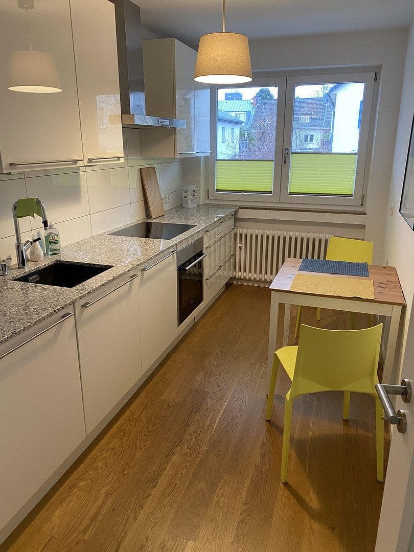 Prenájom bytu 2-izbový 90 m², Bernhardstr. 147, Köln, Severné Porýnie - Westfálsko Prenájom bytu 2-izbový 90 m², Bernhardstr. 147, Köln, Severné Porýnie - Westfálsko