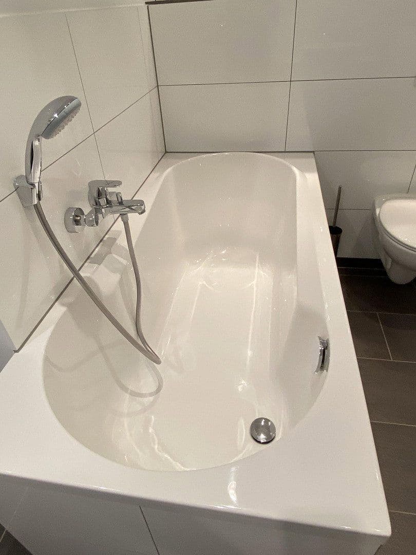 Prenájom bytu 2-izbový 90 m², Bernhardstr. 147, Köln, Severné Porýnie - Westfálsko Prenájom bytu 2-izbový 90 m², Bernhardstr. 147, Köln, Severné Porýnie - Westfálsko