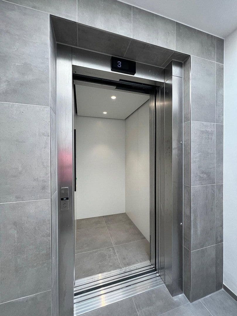 Prenájom bytu 3-izbový 127 m², Ostendorfstraße 37, Berlin, Berlín Prenájom bytu 3-izbový 127 m², Ostendorfstraße 37, Berlin, Berlín