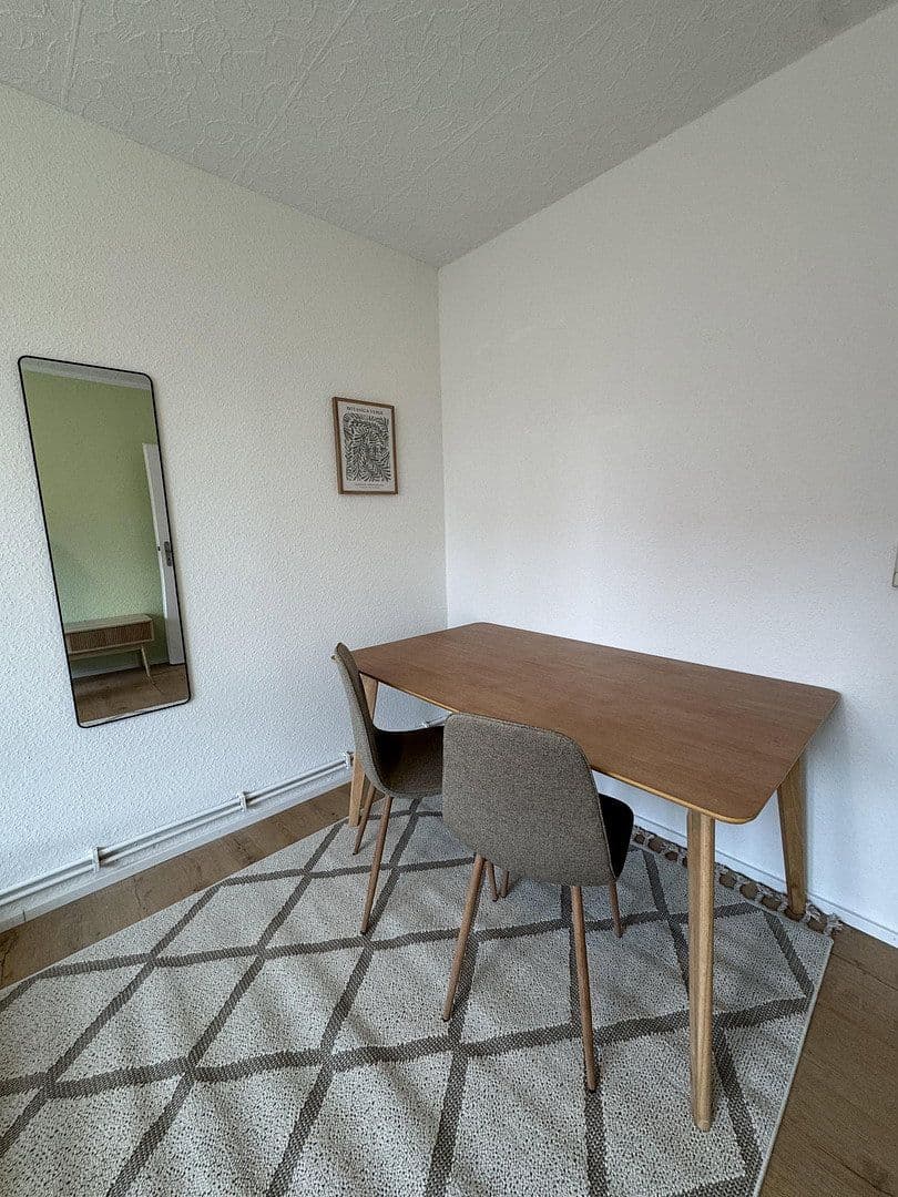 Prenájom bytu 4-izbový 70 m², Mainz, Porýnie-Falcko Prenájom bytu 4-izbový 70 m², Mainz, Porýnie-Falcko