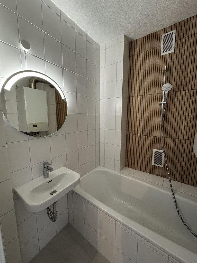 Prenájom bytu 4-izbový 70 m², Mainz, Porýnie-Falcko Prenájom bytu 4-izbový 70 m², Mainz, Porýnie-Falcko
