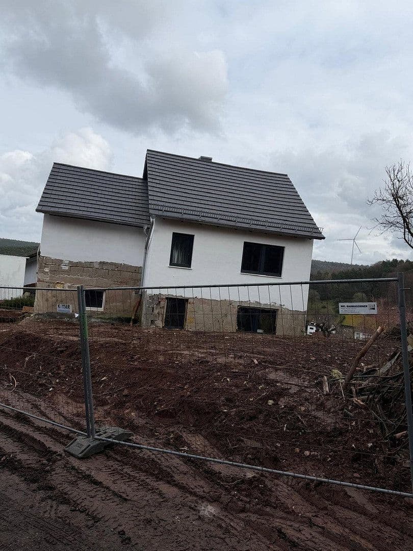 Predaj domu 115 m², pozemek 1.000 m², Lützelbach, Hesensko Predaj domu 115 m², pozemek 1.000 m², Lützelbach, Hesensko