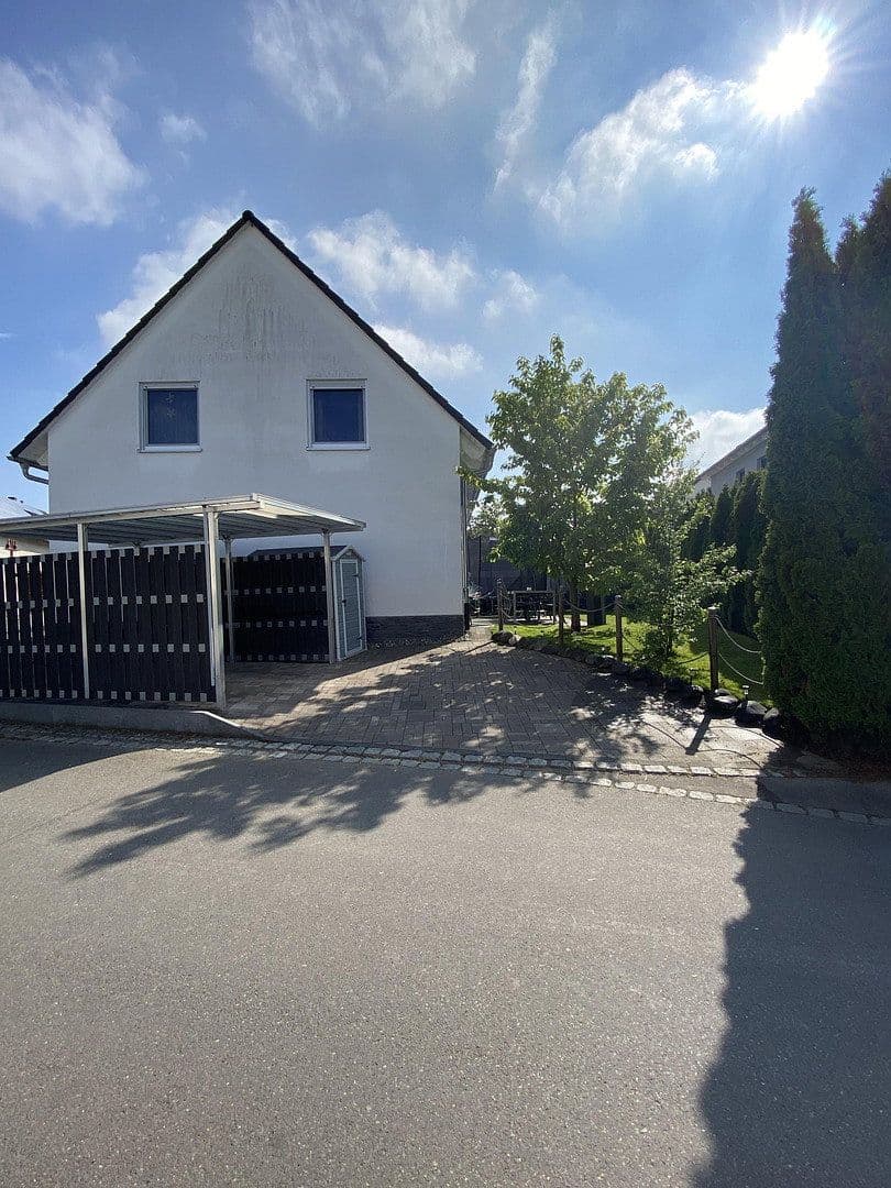 Predaj domu 100 m², pozemek 218 m², Rielasingen-Worblingen, Bádensko-Wurttembersko Predaj domu 100 m², pozemek 218 m², Rielasingen-Worblingen, Bádensko-Wurttembersko