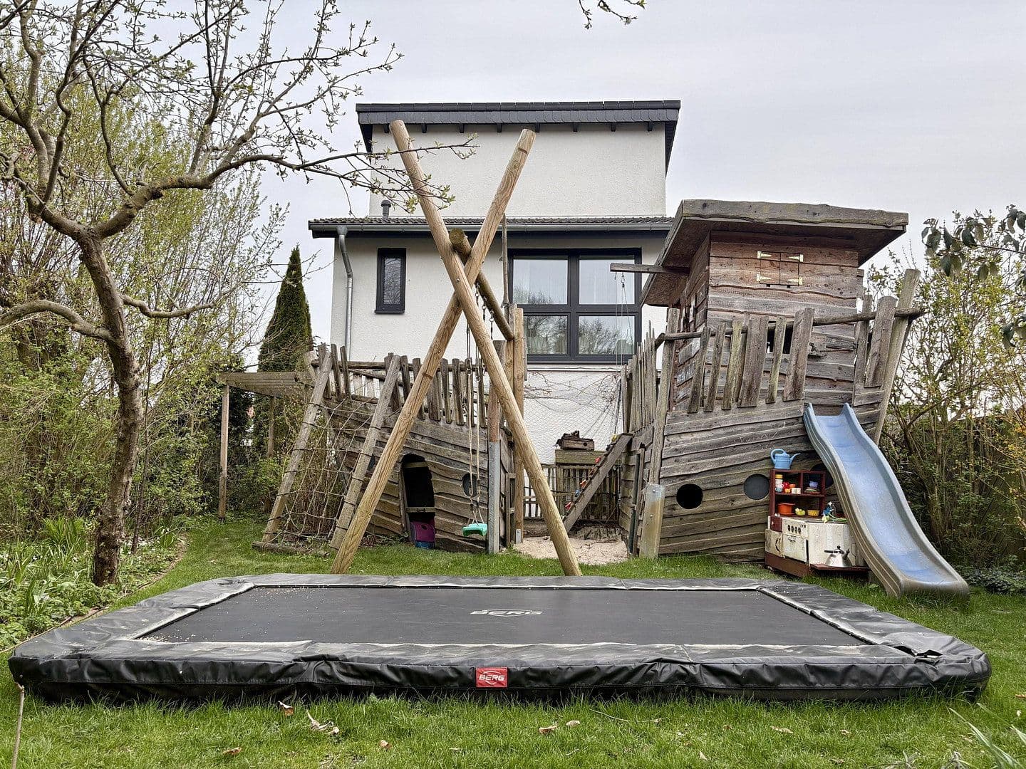 Predaj domu 185 m², pozemek 845 m², Celle, Dolné Sasko Predaj domu 185 m², pozemek 845 m², Celle, Dolné Sasko