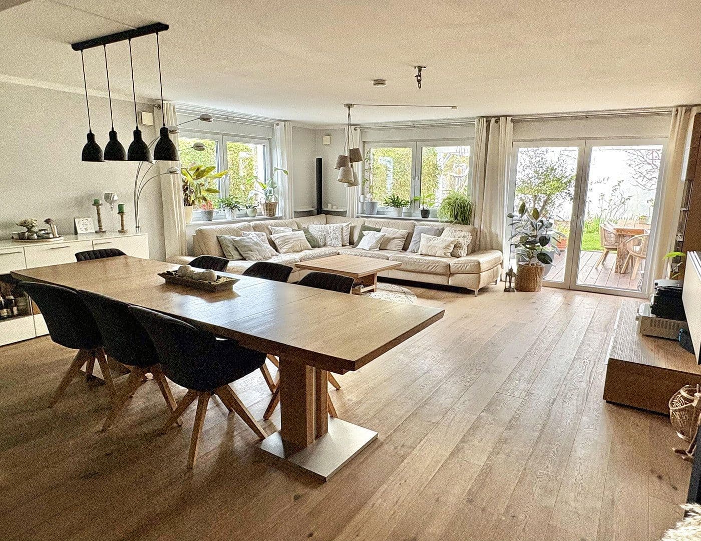 Predaj domu 185 m², pozemek 845 m², Celle, Dolné Sasko Predaj domu 185 m², pozemek 845 m², Celle, Dolné Sasko