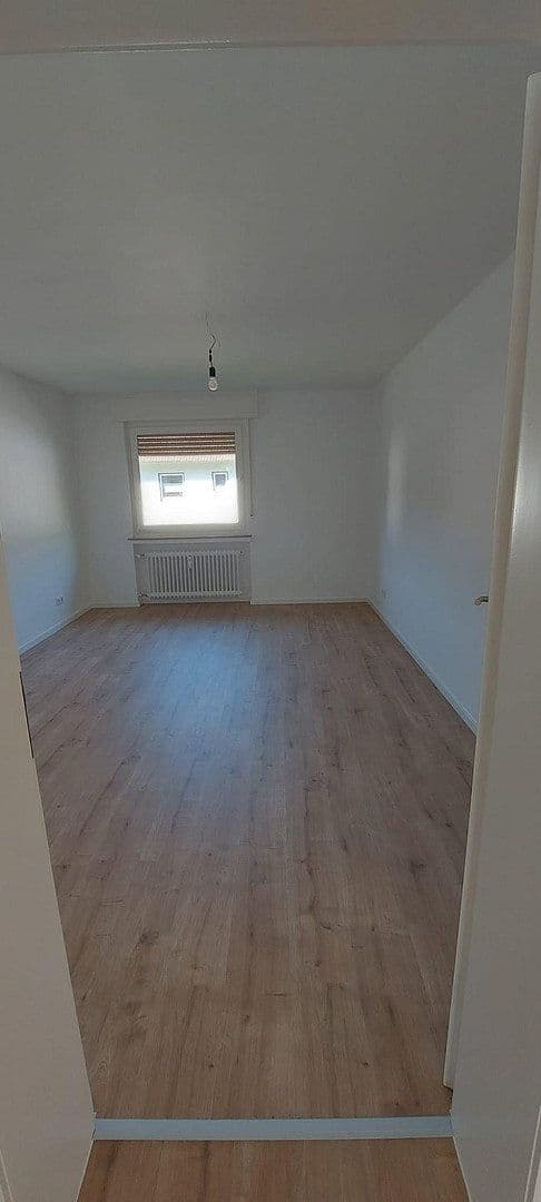 Prenájom bytu 3-izbový 77 m², Hasencleverstr. 18, Solingen, Severné Porýnie - Westfálsko Prenájom bytu 3-izbový 77 m², Hasencleverstr. 18, Solingen, Severné Porýnie - Westfálsko
